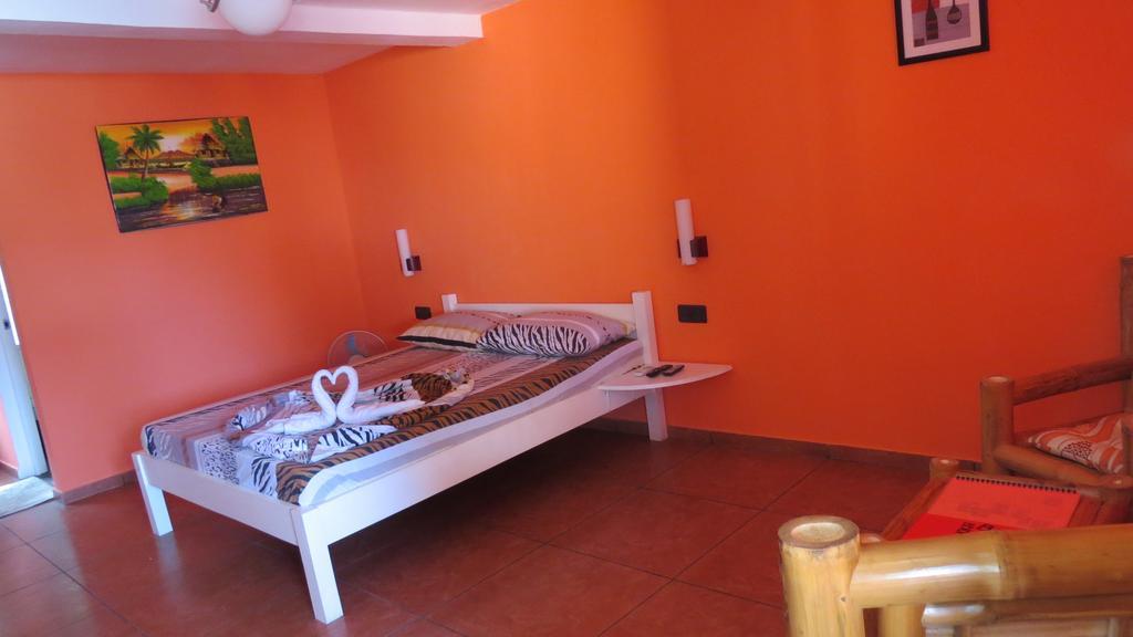 Binucot Beach Resort Ferrol Rum bild